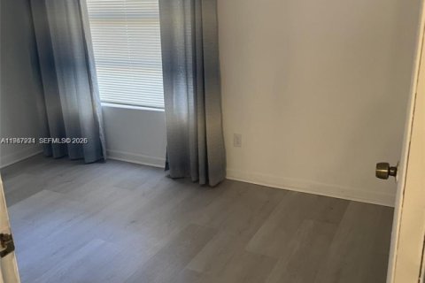 Condo in Miami, Florida, 1 bedroom  № 2041166 - photo 7