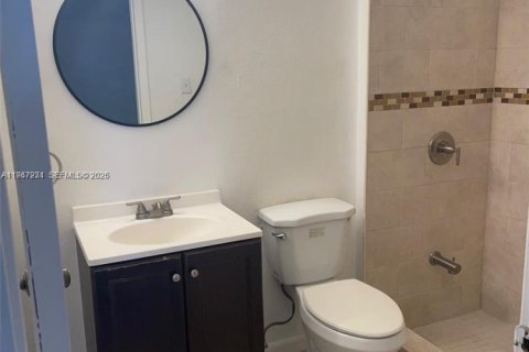 Condo in Miami, Florida, 1 bedroom  № 2041166 - photo 3