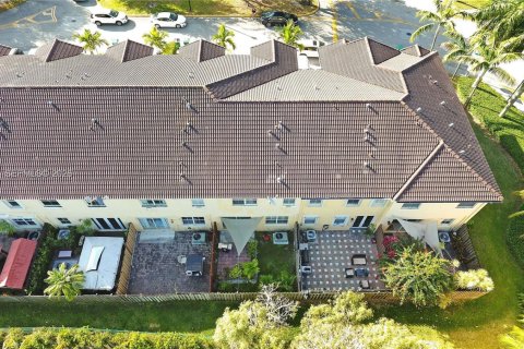 Купить таунхаус в Майами, Флорида 3 спальни, 164.9м2, № 1997784 - фото 28