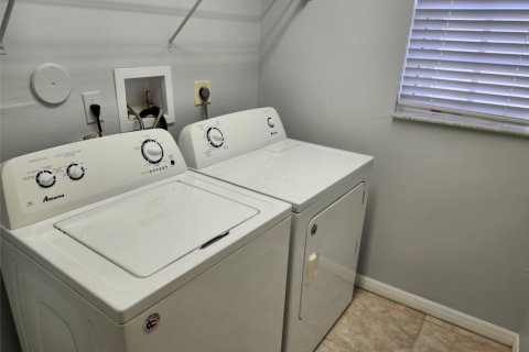 Casa en alquiler en Lake Worth, Florida, 4 dormitorios, 189.33 m2 № 1187625 - foto 1