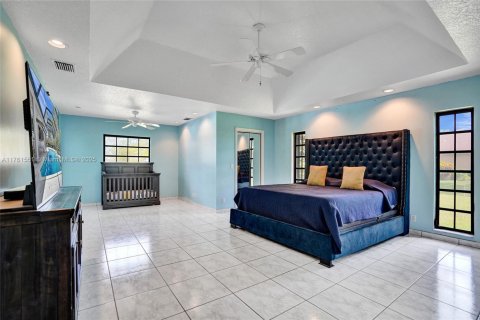 House in West Palm Beach, Florida 4 bedrooms, 254.37 sq.m. № 1863450 - photo 15