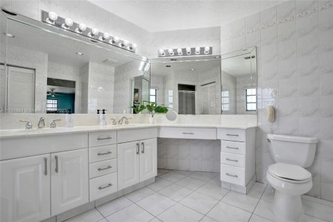 House in West Palm Beach, Florida 4 bedrooms, 254.37 sq.m. № 1863450 - photo 17