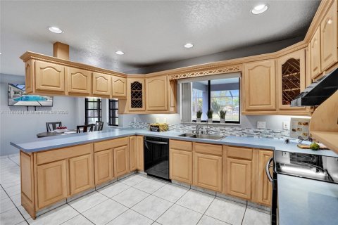 House in West Palm Beach, Florida 4 bedrooms, 254.37 sq.m. № 1863450 - photo 8