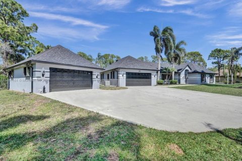 House in West Palm Beach, Florida 4 bedrooms, 254.37 sq.m. № 1863450 - photo 2