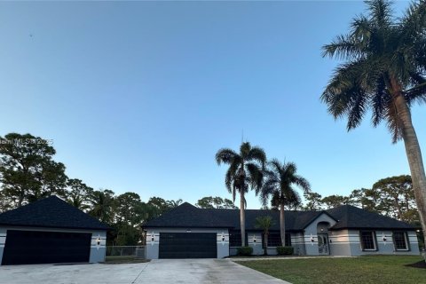 House in West Palm Beach, Florida 4 bedrooms, 254.37 sq.m. № 1863450 - photo 3