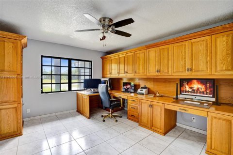 House in West Palm Beach, Florida 4 bedrooms, 254.37 sq.m. № 1863450 - photo 12