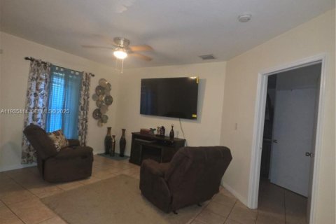 Купить таунхаус в Майами, Флорида 3 спальни, 131.18м2, № 1993668 - фото 10