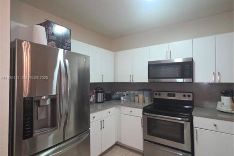 Купить таунхаус в Майами, Флорида 3 спальни, 131.18м2, № 1993668 - фото 7