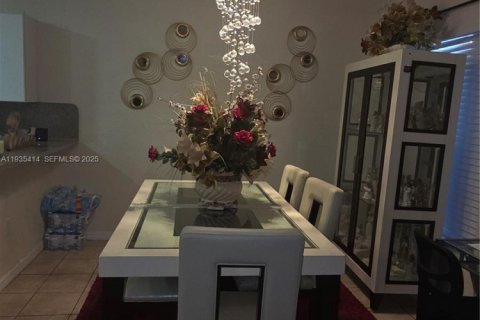 Купить таунхаус в Майами, Флорида 3 спальни, 131.18м2, № 1993668 - фото 9