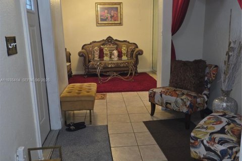 Купить таунхаус в Майами, Флорида 3 спальни, 131.18м2, № 1993668 - фото 3