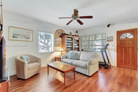Casa en venta en North Miami Beach, Florida, 2 dormitorios, 81.75 m2 № 1792653 - foto 8