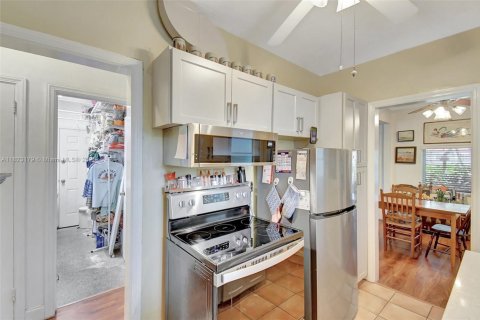Casa en venta en North Miami Beach, Florida, 2 dormitorios, 81.75 m2 № 1792653 - foto 6