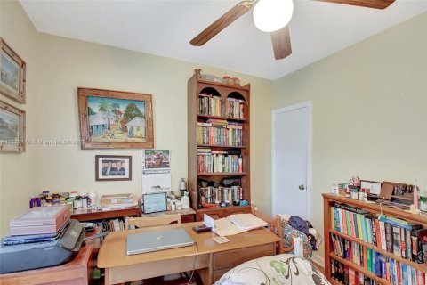 Casa en venta en North Miami Beach, Florida, 2 dormitorios, 81.75 m2 № 1792653 - foto 21