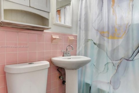 Casa en venta en North Miami Beach, Florida, 2 dormitorios, 81.75 m2 № 1792653 - foto 17