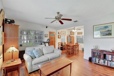 Casa en venta en North Miami Beach, Florida, 2 dormitorios, 81.75 m2 № 1792653 - foto 13