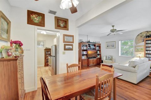 Casa en venta en North Miami Beach, Florida, 2 dormitorios, 81.75 m2 № 1792653 - foto 11