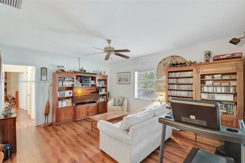 Casa en venta en North Miami Beach, Florida, 2 dormitorios, 81.75 m2 № 1792653 - foto 9