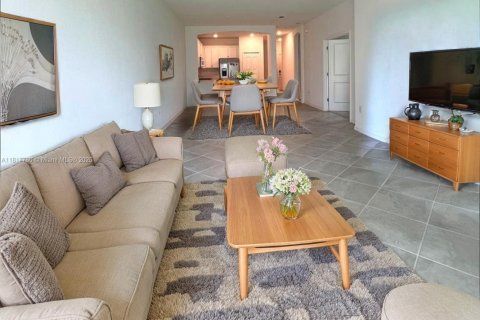 House in Naples, Florida 3 bedrooms, 129.04 sq.m. № 2035479 - photo 10