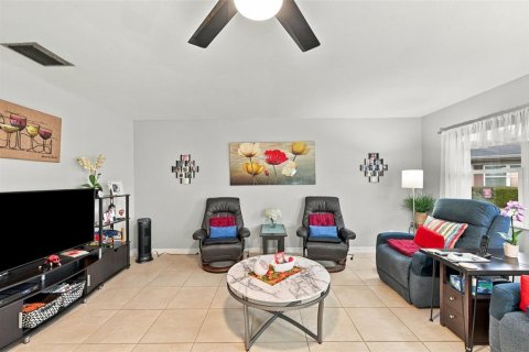 Copropriété à vendre à Sun City Center, Floride: 2 chambres, 89.19 m2 № 2389357 - photo 8