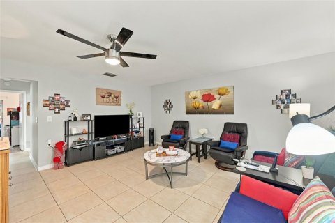 Copropriété à vendre à Sun City Center, Floride: 2 chambres, 89.19 m2 № 2389357 - photo 5