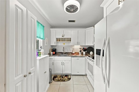 Copropriété à vendre à Sun City Center, Floride: 2 chambres, 89.19 m2 № 2389357 - photo 14