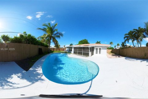 House in Pompano Beach, Florida 3 bedrooms, 132.85 sq.m. № 1704520 - photo 22