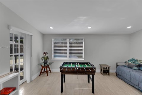 House in Pompano Beach, Florida 3 bedrooms, 132.85 sq.m. № 1704520 - photo 9