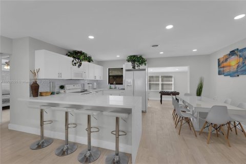 House in Pompano Beach, Florida 3 bedrooms, 132.85 sq.m. № 1704520 - photo 3