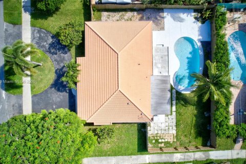 House in Pompano Beach, Florida 3 bedrooms, 132.85 sq.m. № 1704520 - photo 25