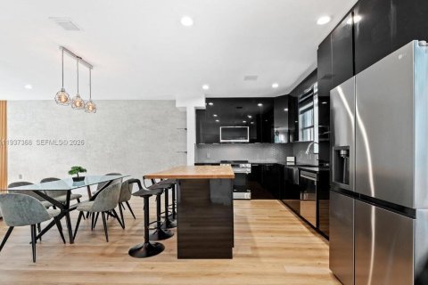 Townhouse in Hollywood, Florida 3 bedrooms, 158.21 sq.m. № 1995606 - photo 8