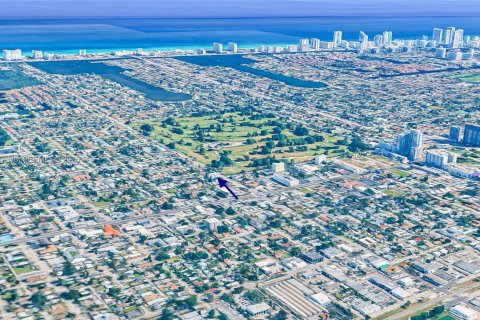 Townhouse in Hollywood, Florida 3 bedrooms, 158.21 sq.m. № 1995606 - photo 27