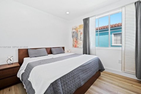 Townhouse in Hollywood, Florida 3 bedrooms, 158.21 sq.m. № 1995606 - photo 12