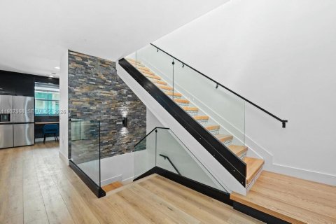 Townhouse in Hollywood, Florida 3 bedrooms, 158.21 sq.m. № 1995606 - photo 3