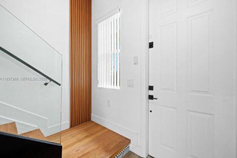 Townhouse in Hollywood, Florida 3 bedrooms, 158.21 sq.m. № 1995606 - photo 2