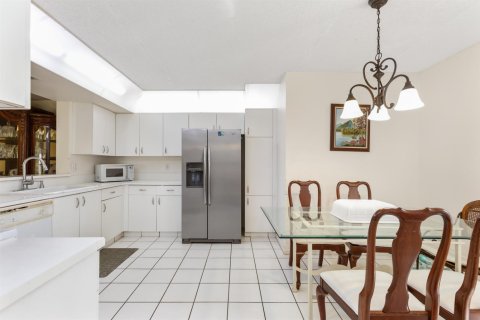 Condo in Boynton Beach, Florida, 2 bedrooms № 2251260 - photo 10