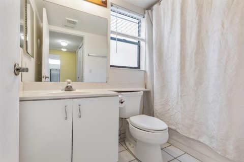 Condo in Boynton Beach, Florida, 2 bedrooms № 2251260 - photo 28