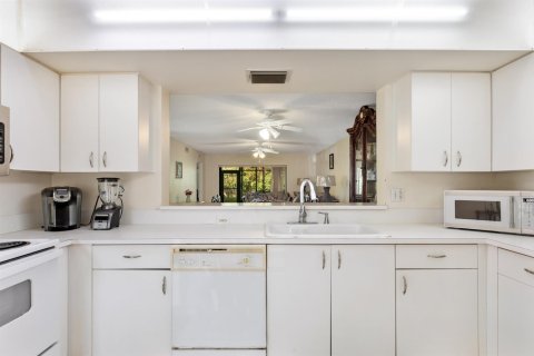 Condo in Boynton Beach, Florida, 2 bedrooms № 2251260 - photo 16