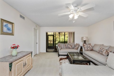 Condo in Boynton Beach, Florida, 2 bedrooms № 2251260 - photo 4