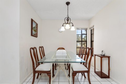 Condo in Boynton Beach, Florida, 2 bedrooms № 2251260 - photo 11