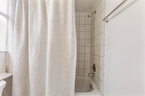 Condo in Boynton Beach, Florida, 2 bedrooms № 2251260 - photo 29