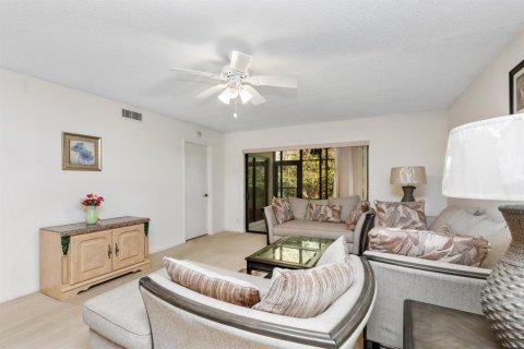 Condo in Boynton Beach, Florida, 2 bedrooms № 2251260 - photo 12