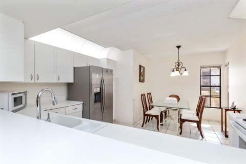 Condo in Boynton Beach, Florida, 2 bedrooms № 2251260 - photo 2