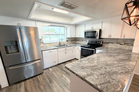 Villa ou maison à louer à Winter Haven, Floride: 2 chambres, 114.36 m2 № 2424151 - photo 4