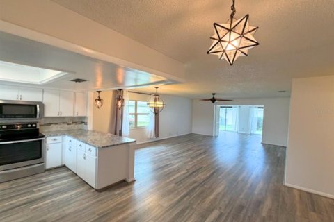 Villa ou maison à louer à Winter Haven, Floride: 2 chambres, 114.36 m2 № 2424151 - photo 3