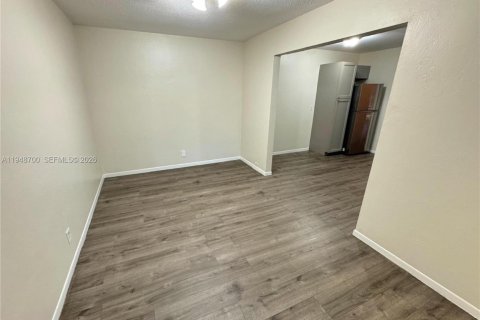 Снять в аренду виллу или дом в Корал-Спрингс, Флорида 3 спальни, 125.42м2, № 2004550 - фото 9