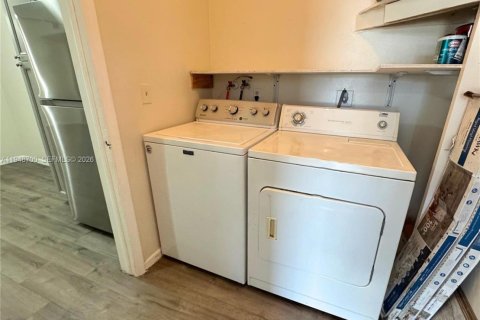 Снять в аренду виллу или дом в Корал-Спрингс, Флорида 3 спальни, 125.42м2, № 2004550 - фото 10