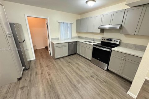 Снять в аренду виллу или дом в Корал-Спрингс, Флорида 3 спальни, 125.42м2, № 2004550 - фото 3