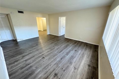 Снять в аренду виллу или дом в Корал-Спрингс, Флорида 3 спальни, 125.42м2, № 2004550 - фото 5