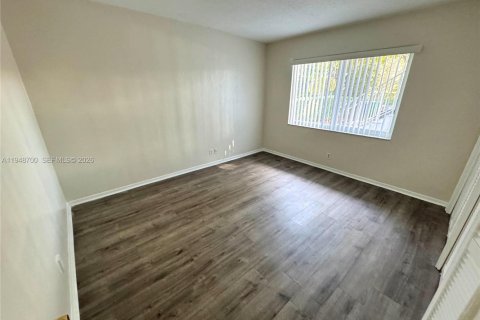 Снять в аренду виллу или дом в Корал-Спрингс, Флорида 3 спальни, 125.42м2, № 2004550 - фото 7