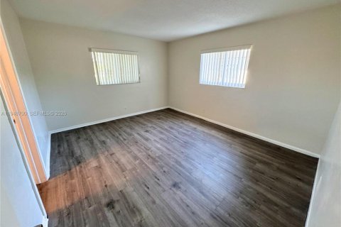 Снять в аренду виллу или дом в Корал-Спрингс, Флорида 3 спальни, 125.42м2, № 2004550 - фото 6